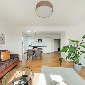 https://sunny-loft-near-main-train-station.vienna-besthotels.com